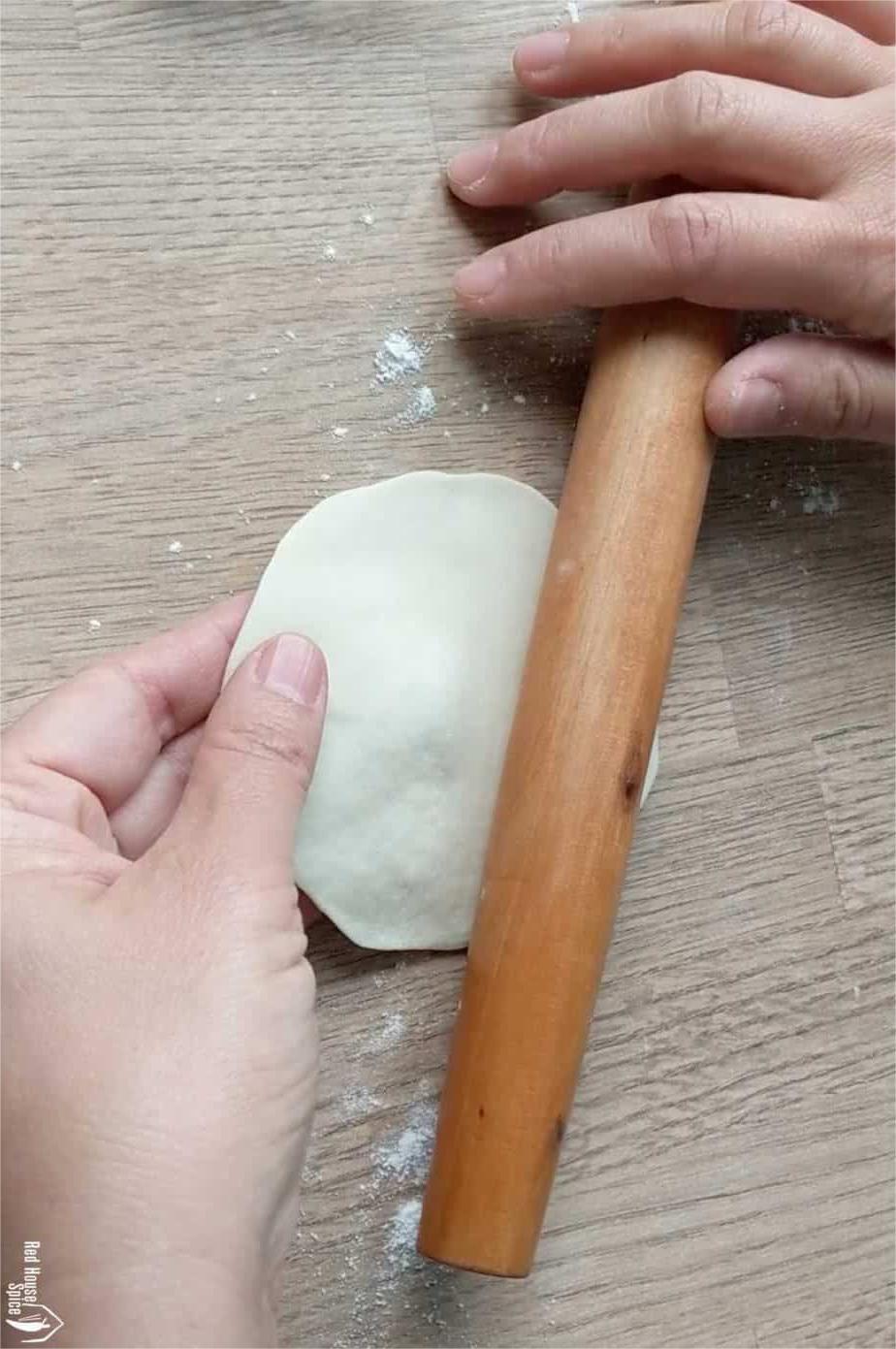 Making jiaozi